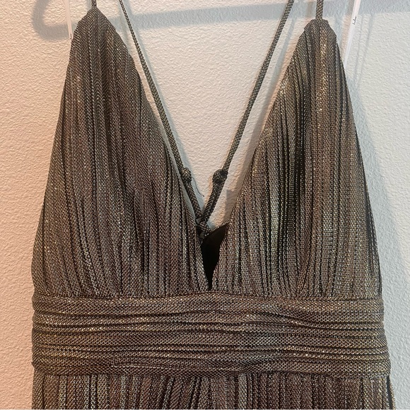 NWT Lulus Award Ceremony Gold Multi Metallic Pleated V-neckline Romper Sz XL - Picture 7 of 11